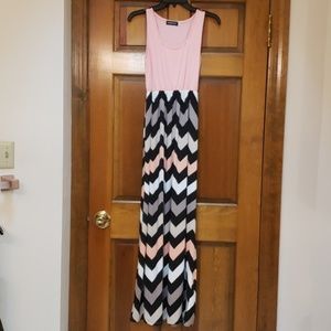 Demetory NWOT Chevron Maxi Dress